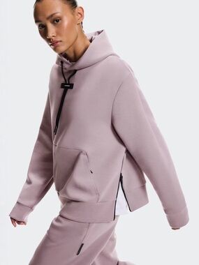On Cloud Hooded Sweatshirt - Minimal Sporty Pullover